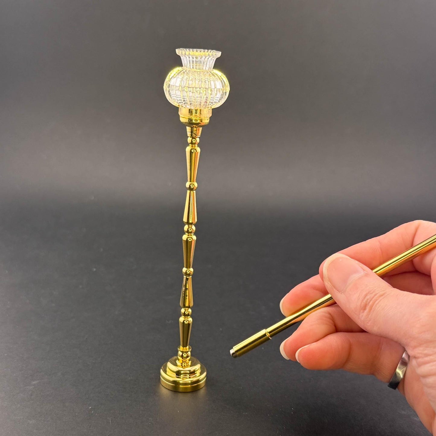 Miniature Touchless operation with Wand 1:12 table lamp LED for Dollhouse No-touch No-Switch Floor light with crown top