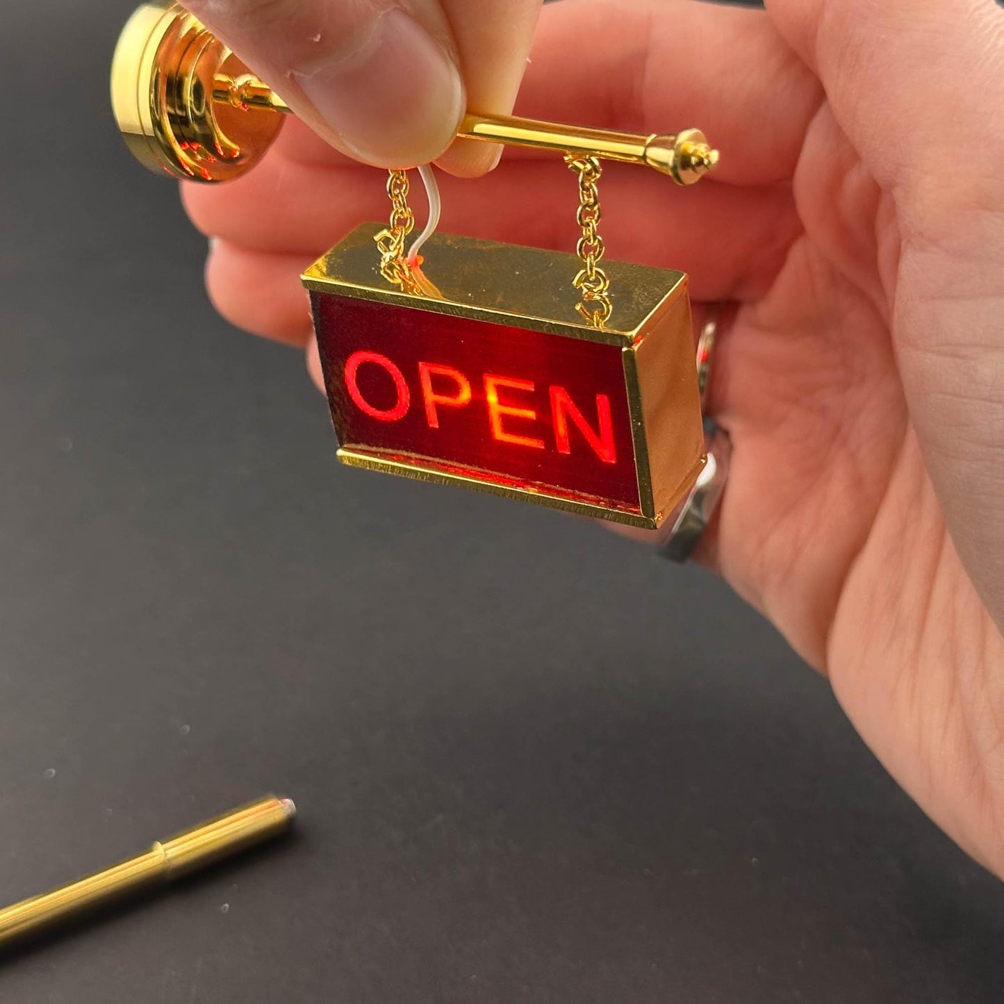 Fonctionnement sans contact miniature avec baguette 1:12 en laiton, lampe de signalisation ouverte, lumière LED, maison de poupée, sans contact, sans interrupteur, bâton magique féerique