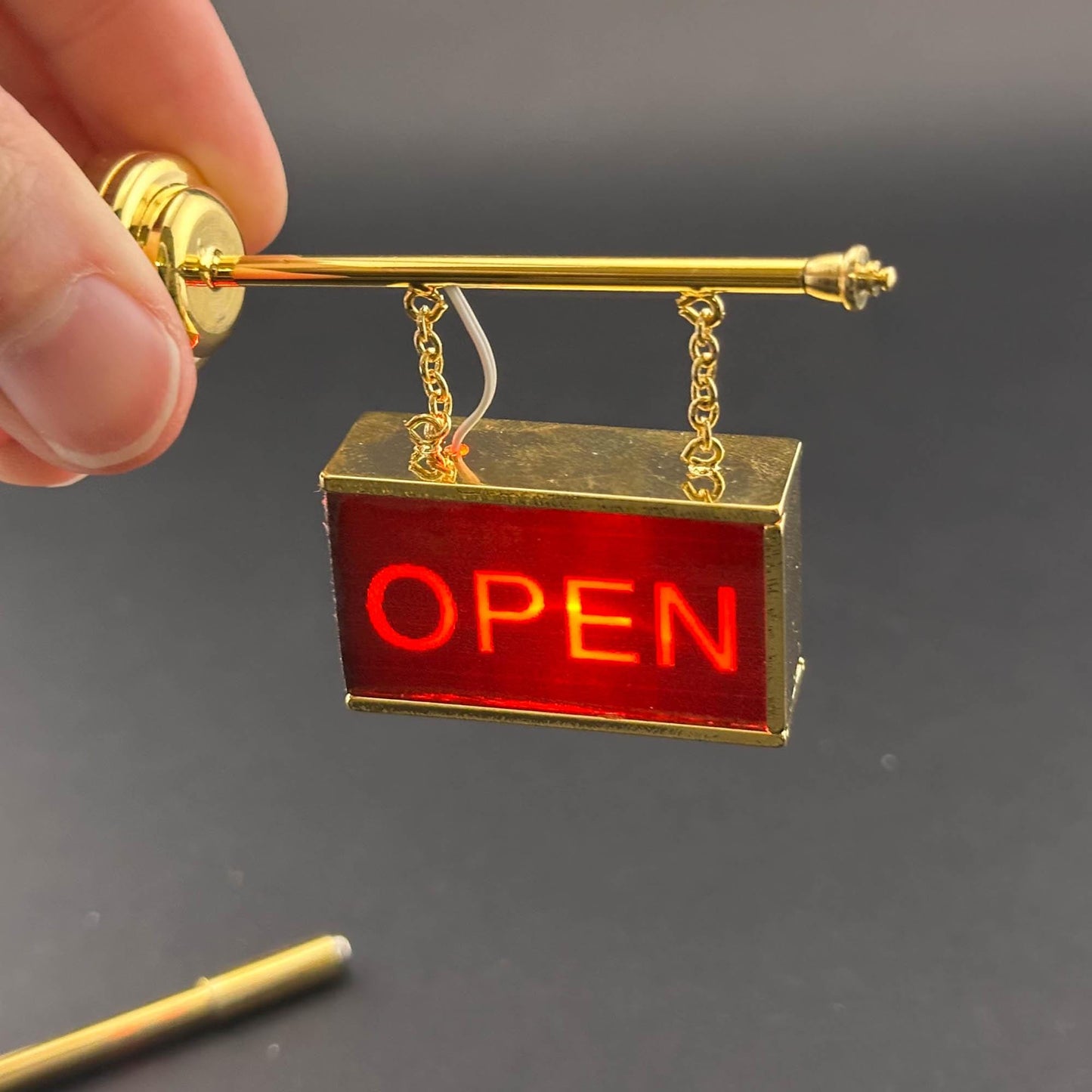 Fonctionnement sans contact miniature avec baguette 1:12 en laiton, lampe de signalisation ouverte, lumière LED, maison de poupée, sans contact, sans interrupteur, bâton magique féerique