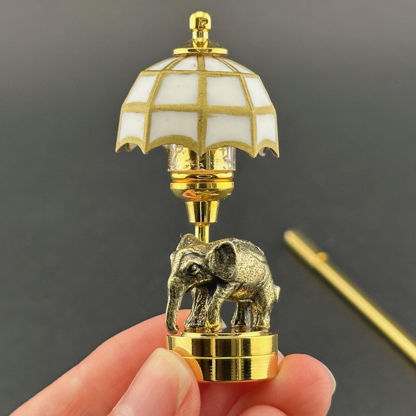 Miniature Touchless operation with Wand 1:12 table lamp LED for Dollhouse No-touch No-Switch Stick baby elephant white Tiffany Table Lamp