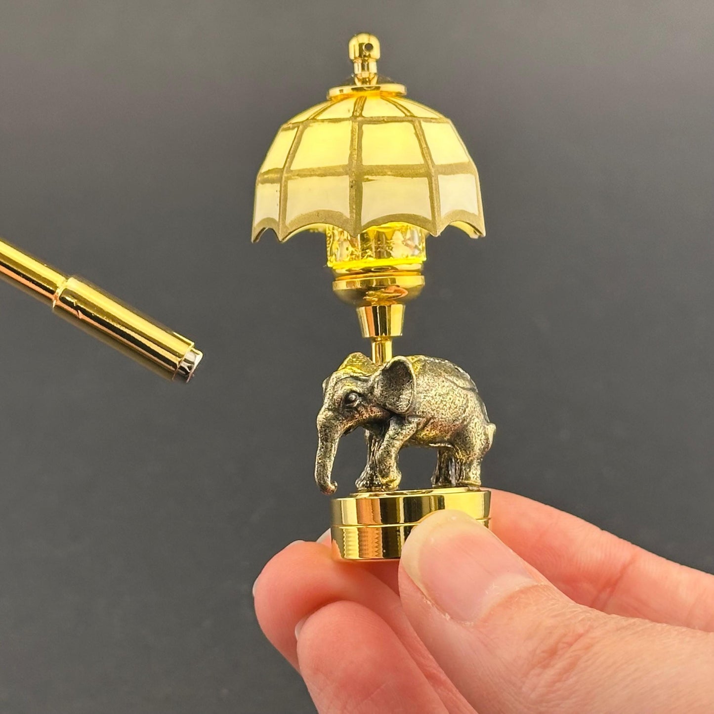 Miniature Touchless operation with Wand 1:12 table lamp LED for Dollhouse No-touch No-Switch Stick baby elephant white Tiffany Table Lamp