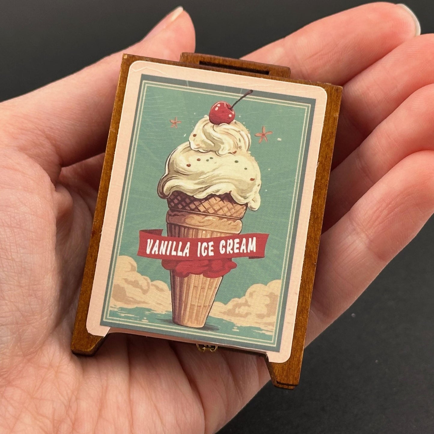 Miniatur-Sandwich-Board-Schild, Laden, Puppenhaus, Straßendisplay, 1:12, Stil der 1960er Jahre