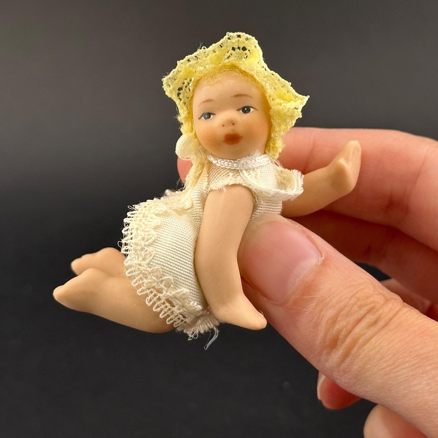 1:12 Scale Crawling Porcelain Baby miniature Doll