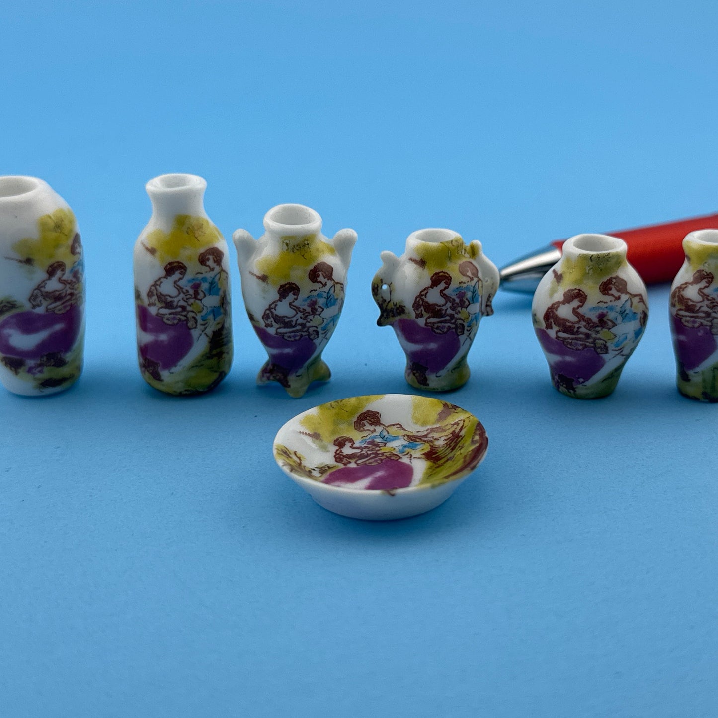 Dollhouse Miniature 1:12 Scale – Set of 6 Decorative Vases with Plate