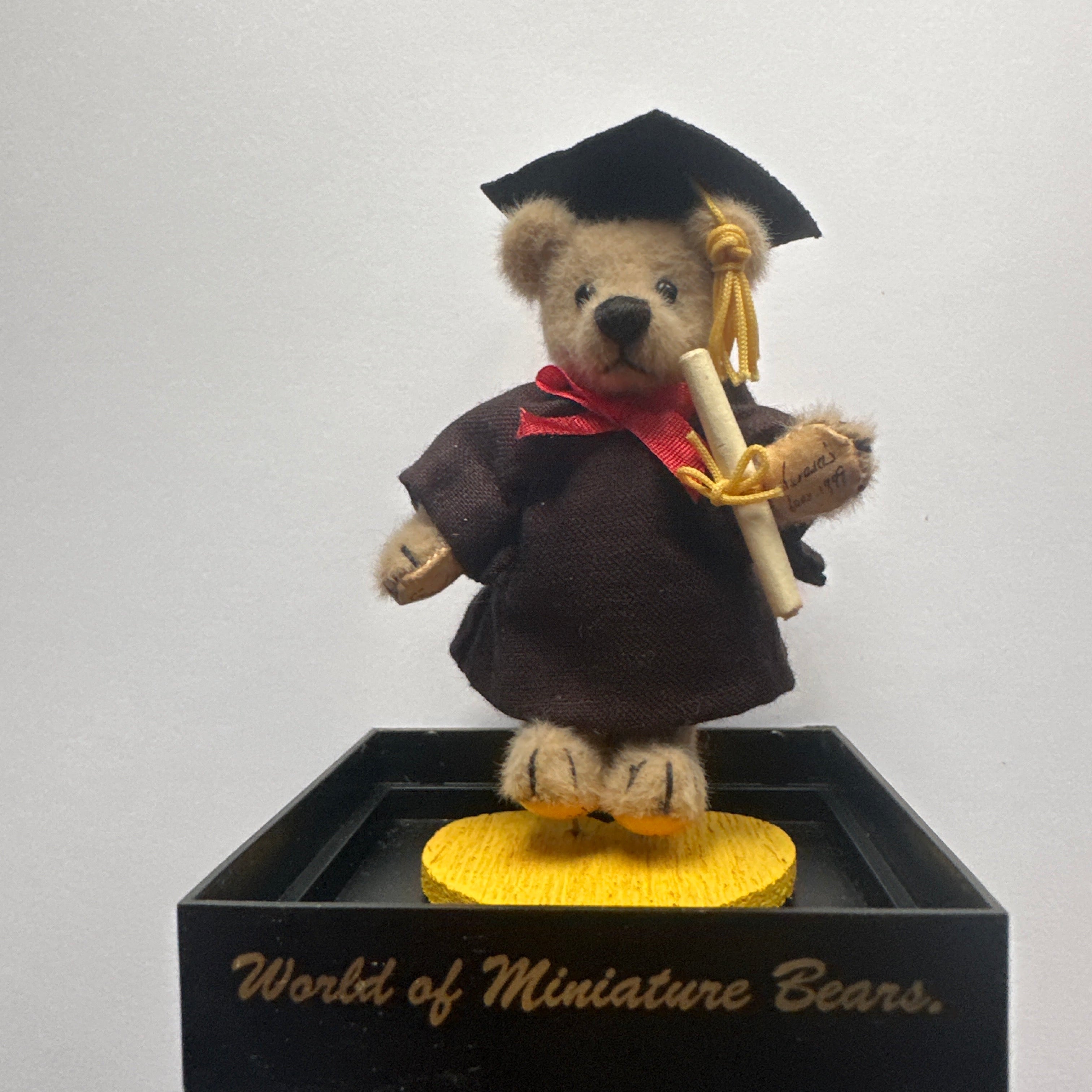 Graduate Bear – Miniature Collectible – miniLAND.ca