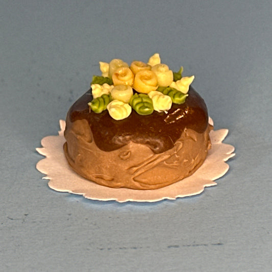 Miniature Chocolate Cake with Floral Decoration – 1:12 Scale