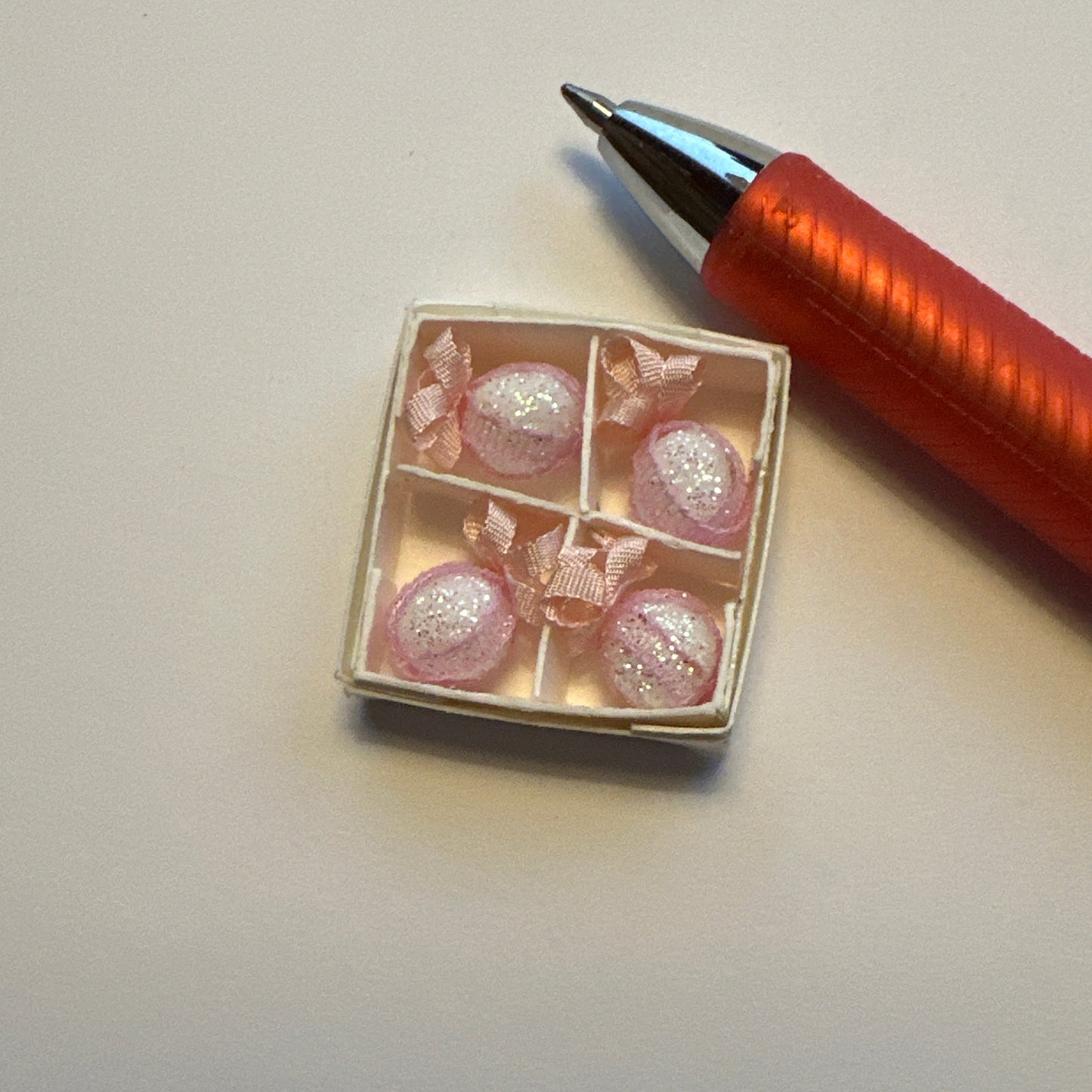 Dollhouse Miniature – Set of Four Pink Christmas Tree Baubles, Scale 1:12