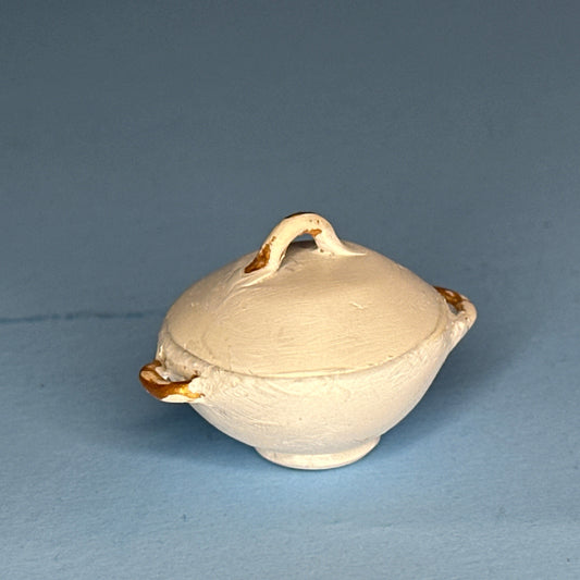 Miniature Off-White Casserole Dish with Lid – 1:12 Scale