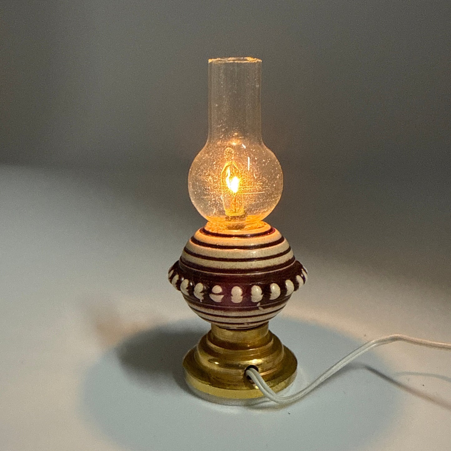 Miniature Spanish-Style Table Lamp | 12V Dollhouse Light 1:12 | Brown-White Pattern