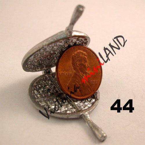 Gaufrier miniature en métal brut de 2,5 cm de largeur pour maison de poupée - À faire soi-même