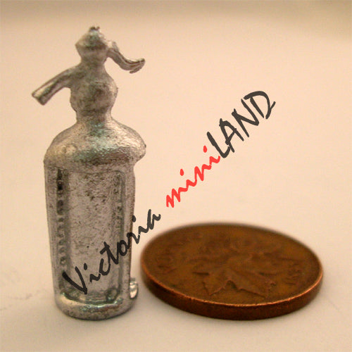Bouteille de Selzer miniature en métal non finie de 2,5 cm de hauteur pour maison de poupée - À faire soi-même