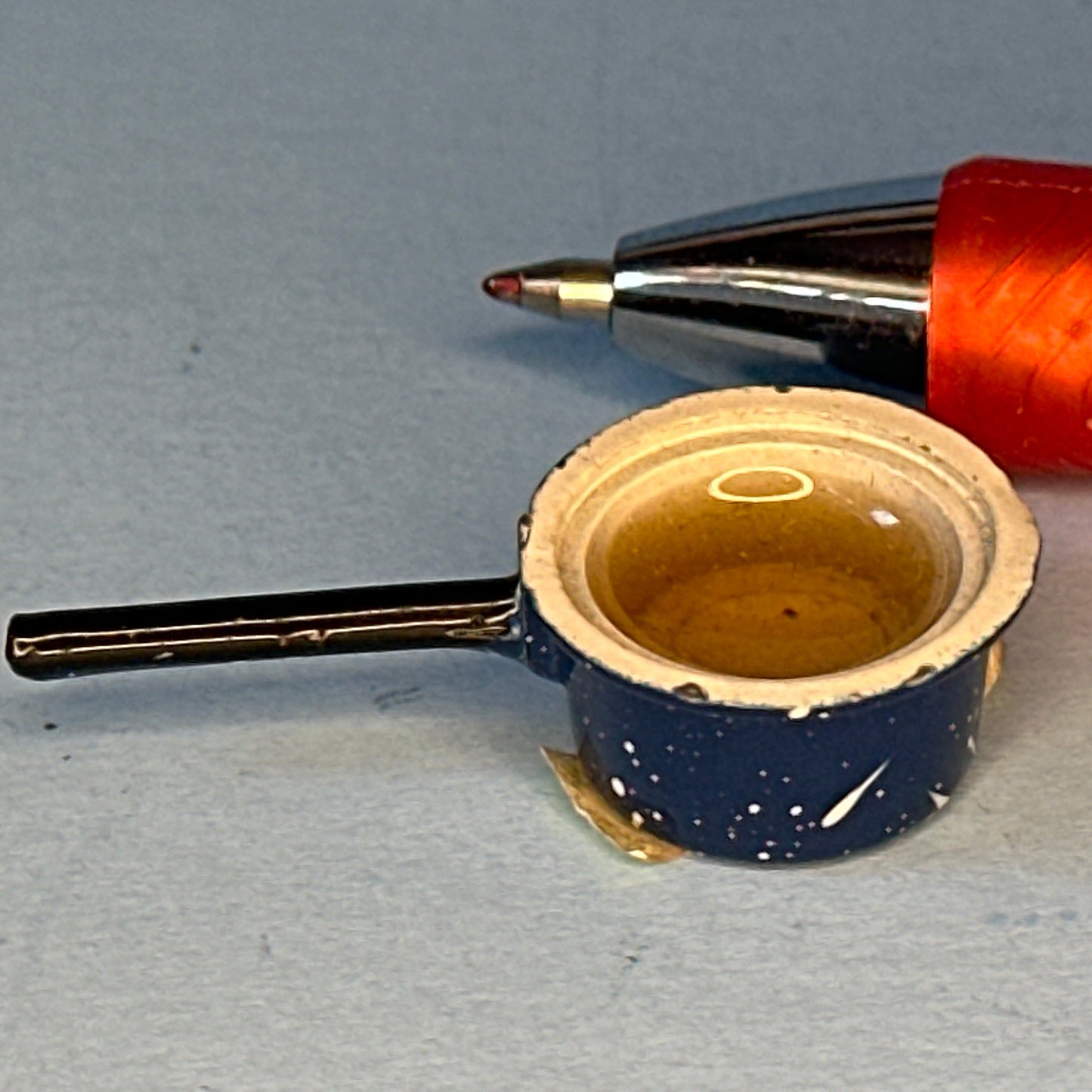 Pot en métal avec couvercle pour maison de poupée miniature échelle 1:12 A