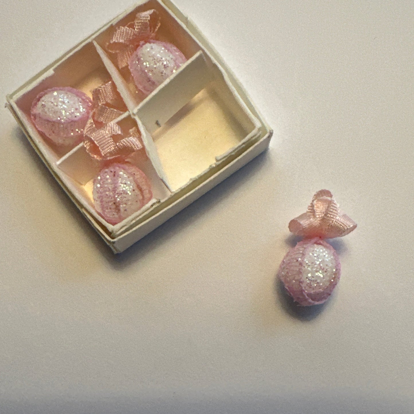 Dollhouse Miniature – Set of Four Pink Christmas Tree Baubles, Scale 1:12