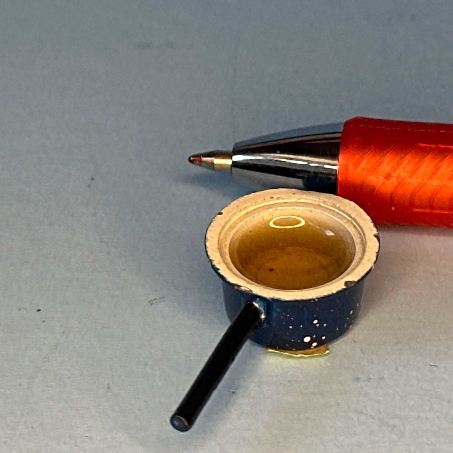 Pot en métal avec couvercle pour maison de poupée miniature échelle 1:12 A