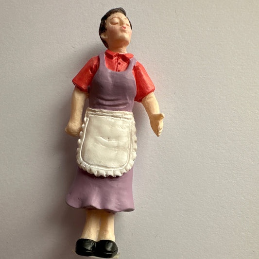 1:24 Scale Miniature Housewife Figurines – Half Scale Dollhouse Figures