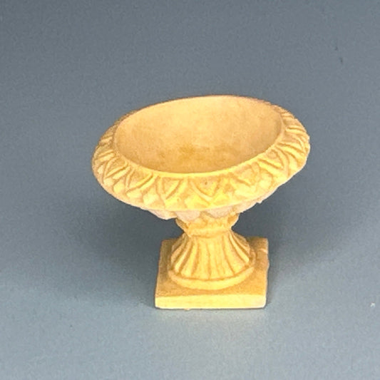 Dollhouse Urn Planter – Elegant Off-White (1:12 Scale)