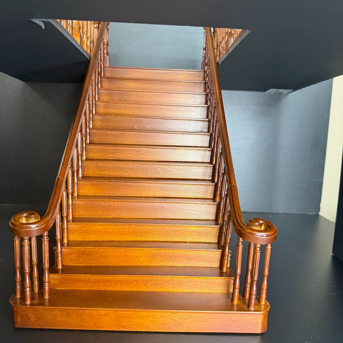 Escalier baroque LARGE de qualité 9"-10" échelle 1:12 escalier miniature en bois pour maison de poupée WN avec rampe