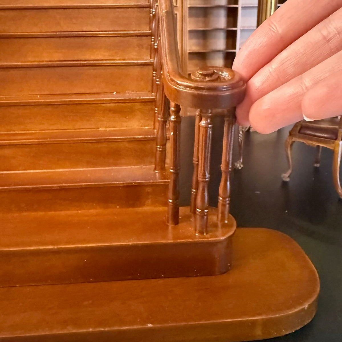 Escalier baroque LARGE de qualité 9"-10" échelle 1:12 escalier miniature en bois pour maison de poupée WN avec rampe