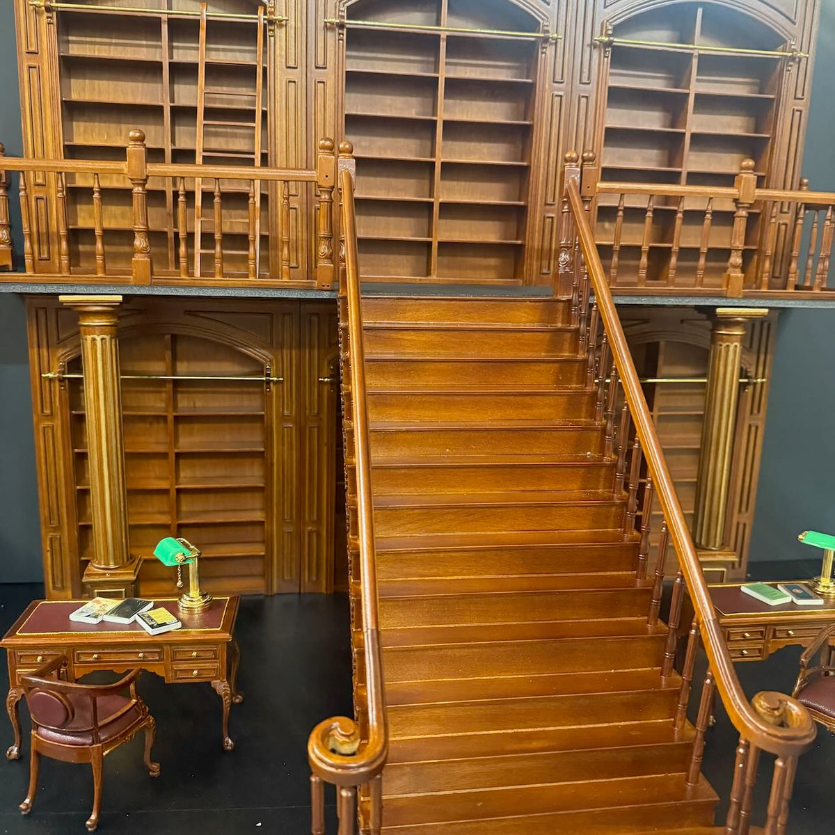 Escalier baroque LARGE de qualité 9"-10" échelle 1:12 escalier miniature en bois pour maison de poupée WN avec rampe