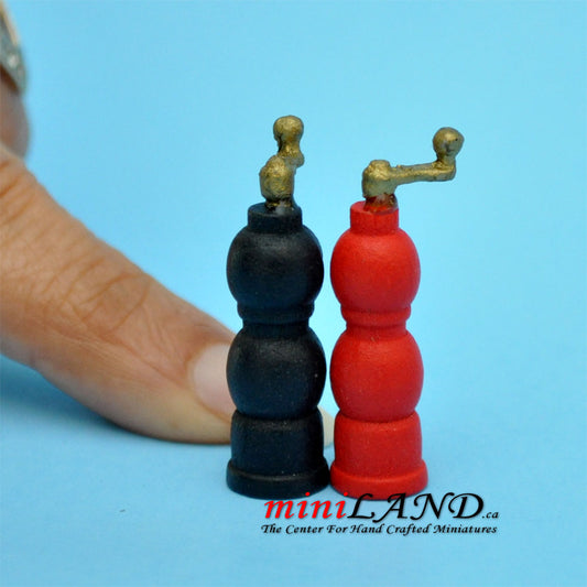 Tall and colourful salt and pepper grinder 1:12 scale