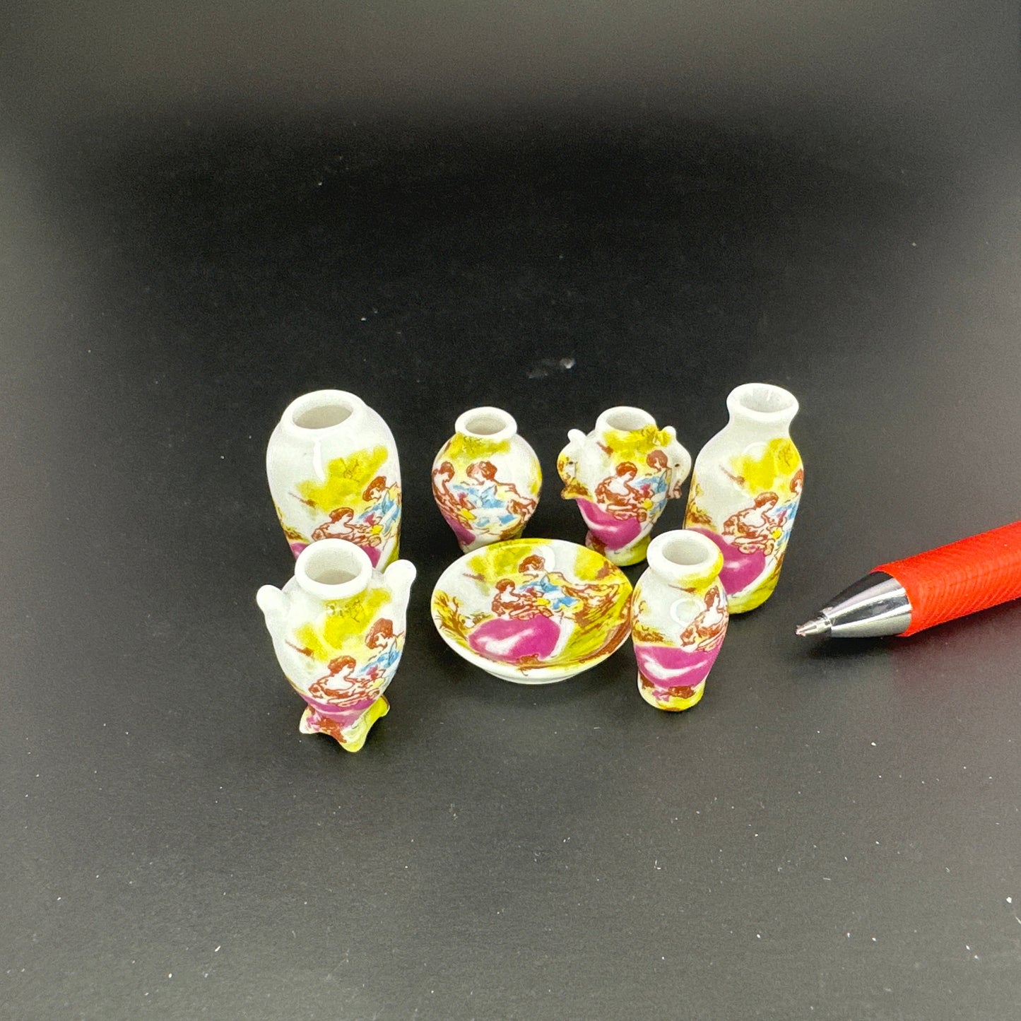 Dollhouse Miniature 1:12 Scale – Set of 6 Decorative Vases with Plate