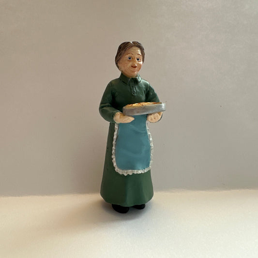 1:24 Scale Miniature Grandma Figurine Holding Pizza – Half Scale Dollhouse Figure