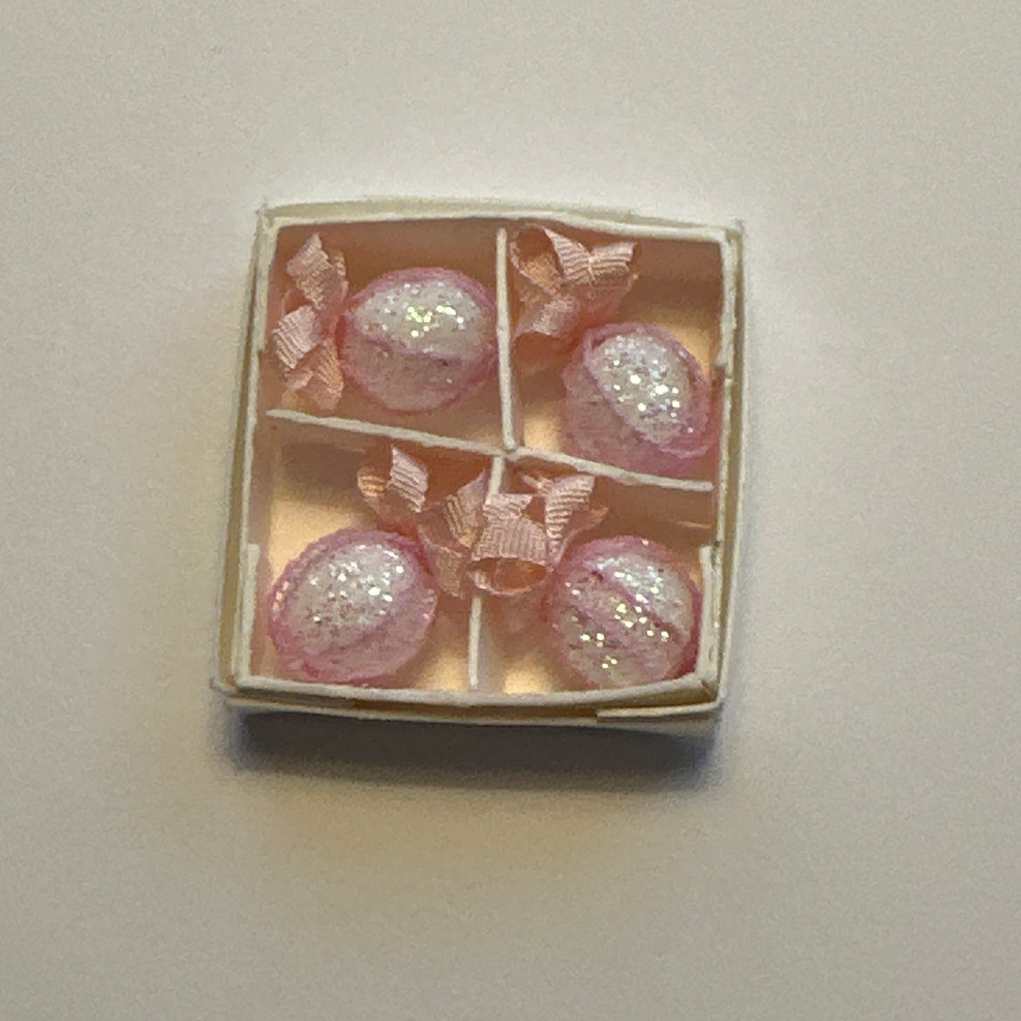 Dollhouse Miniature – Set of Four Pink Christmas Tree Baubles, Scale 1:12