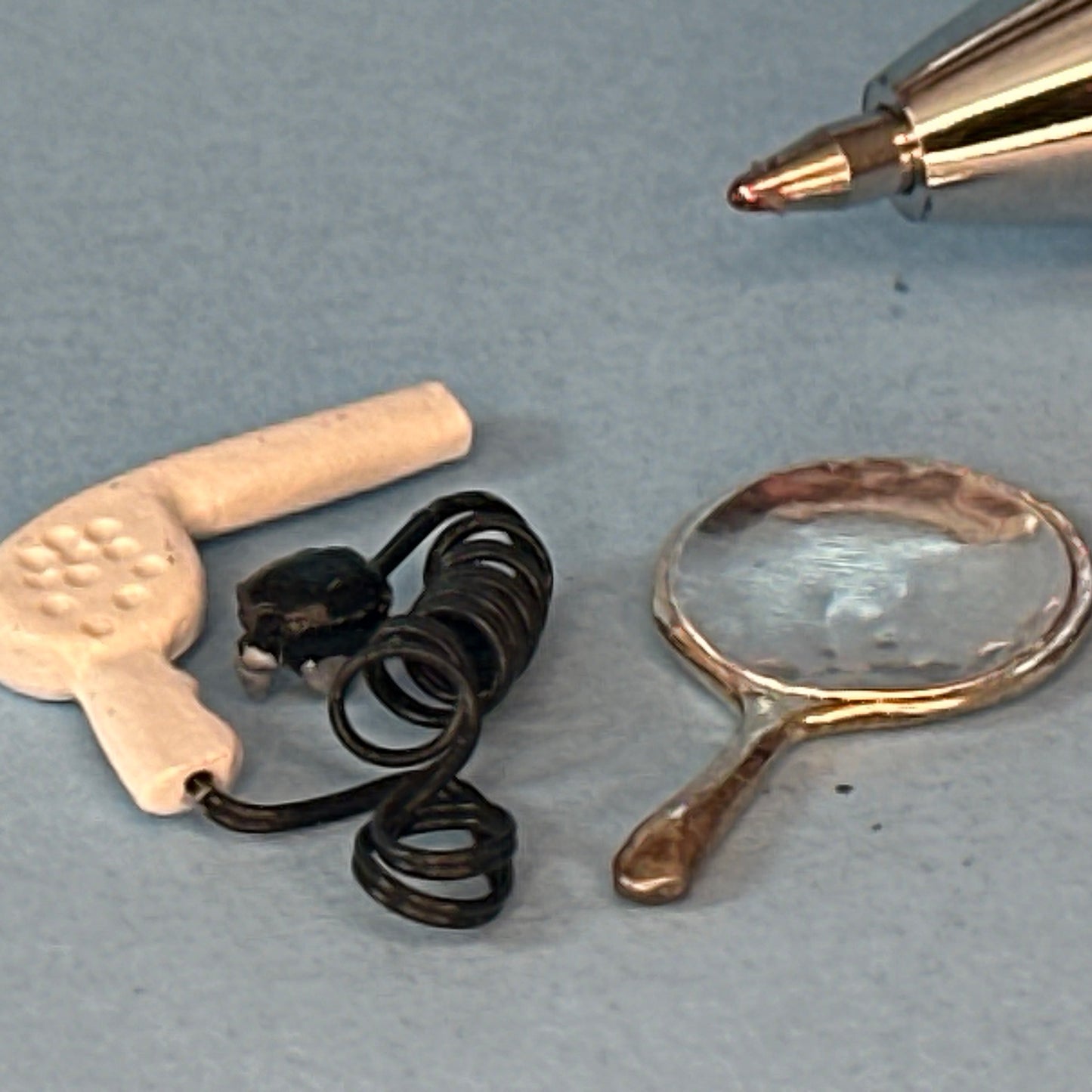 Miniature White Hair Dryer and Silver Mirror for Dollhouses Acc2454 Z08 1:12 scale
