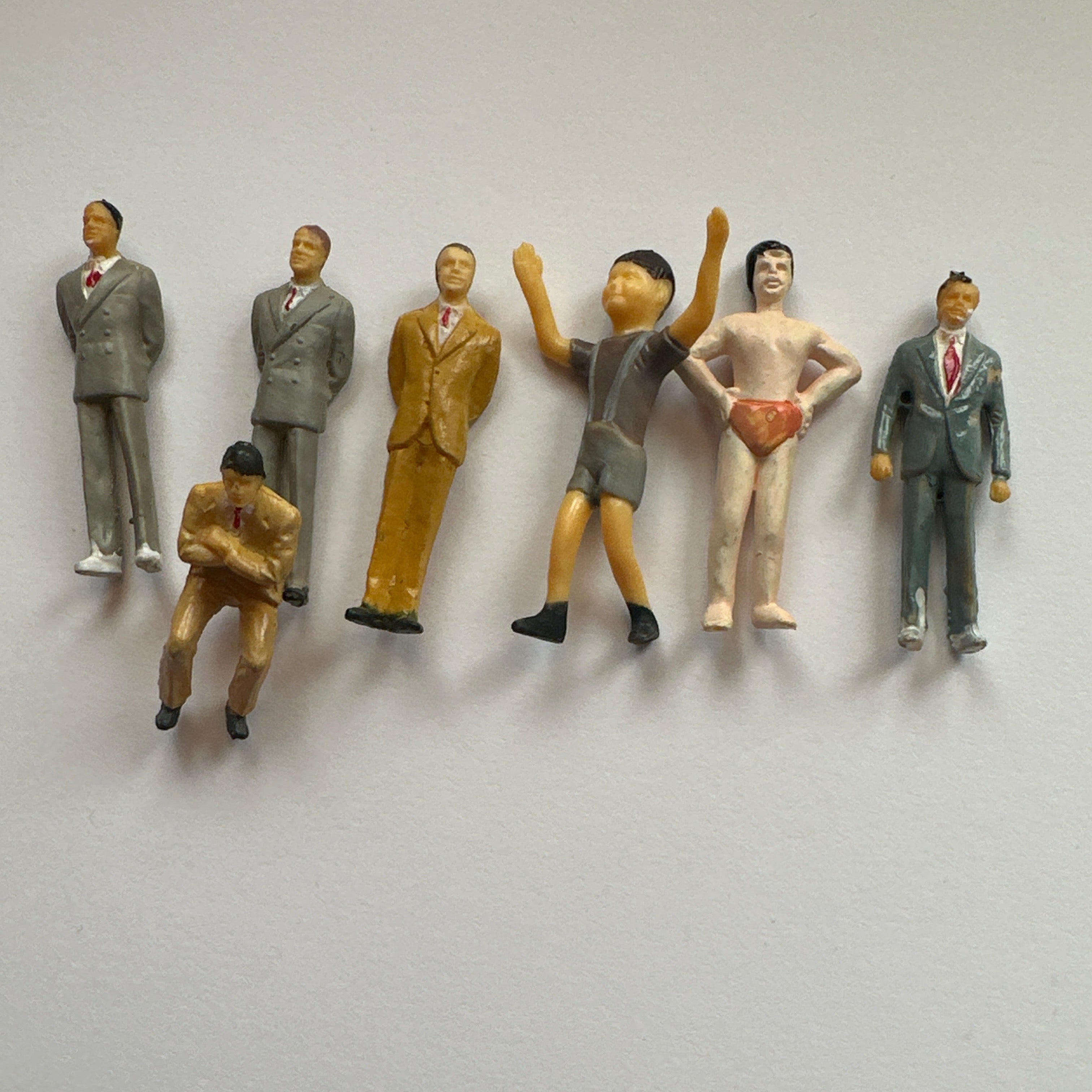 1:24 Scale Miniature Figures – Assorted Adults and Child – miniLAND.ca