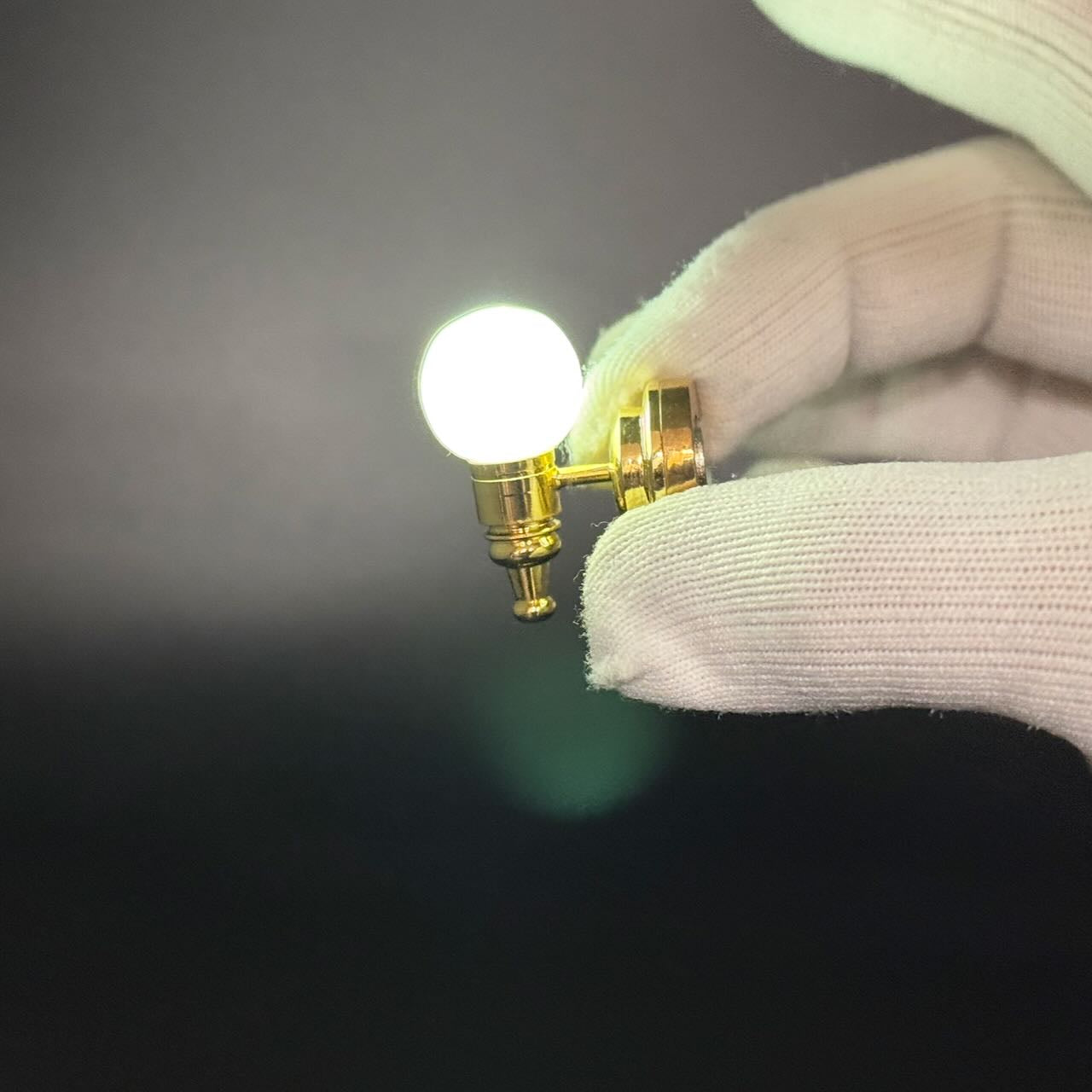 Cold white (blue white) Globe bulb Wall Sconce LED Super bright with On/off switch for dollhouse miniature 1:12 replaceable battery (Copy)