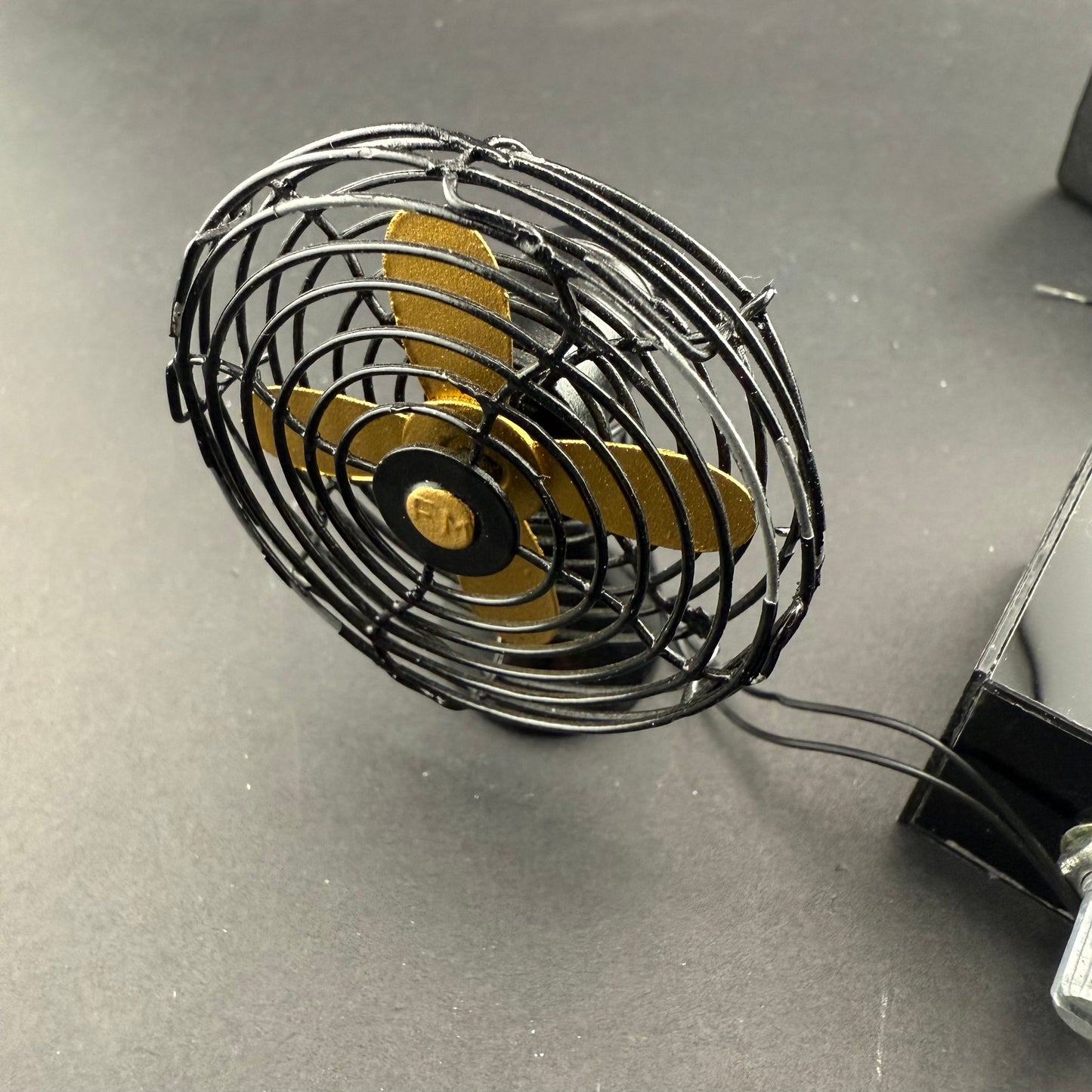Miniature 1:6 Scale Working Desk Fan – Black Metal, 12V DC with Speed Control Z8