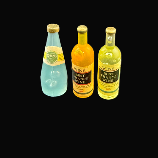 3 Stk. Weinflaschen aus Holz für Puppenhausminiatur im Maßstab 1:12