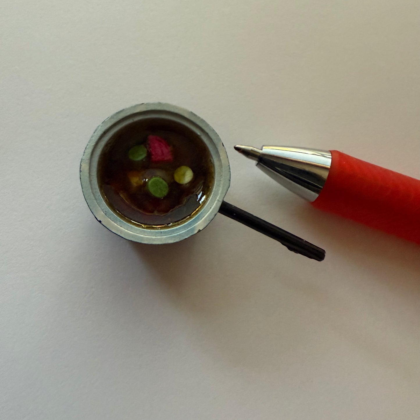 Pot en métal avec couvercle pour maison de poupée miniature échelle 1:12 A