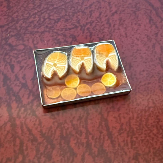 Poisson sur une assiette pour maison de poupée miniature échelle 1:12 Fait main SEA007