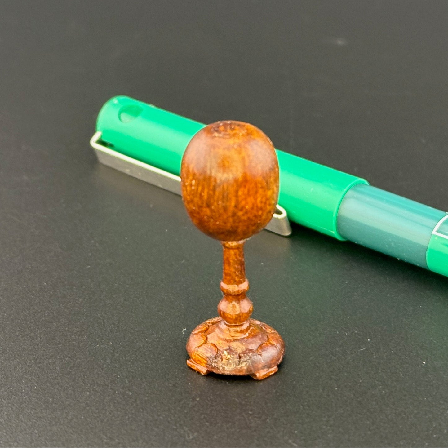 Elegant Mini Hat Stand – Scale 1:12 walnut