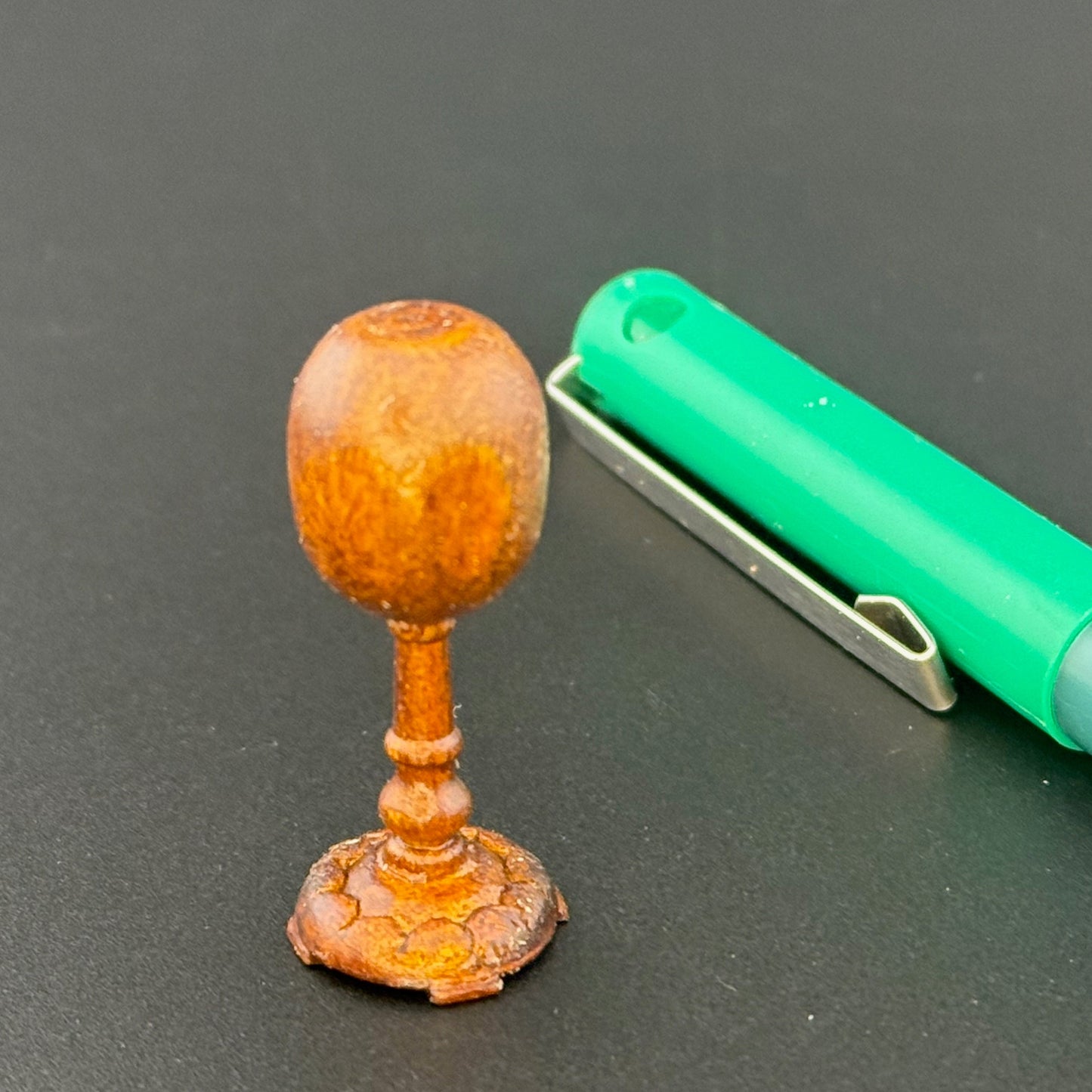 Elegant Mini Hat Stand – Scale 1:12 walnut