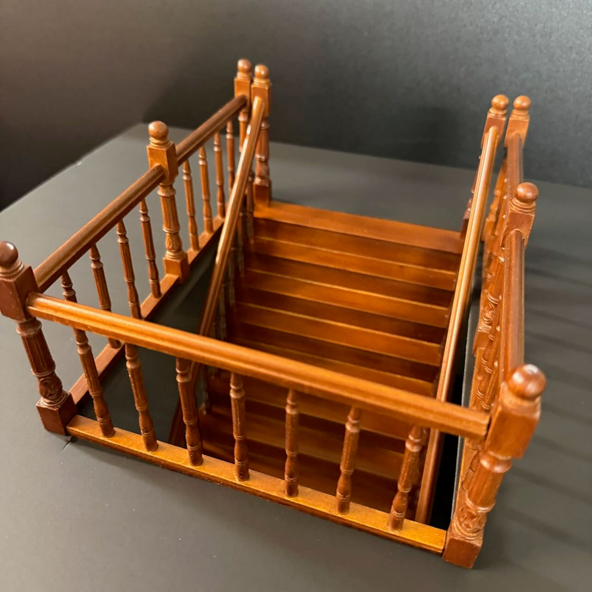Escalier baroque LARGE de qualité 9"-10" échelle 1:12 escalier miniature en bois pour maison de poupée WN avec rampe