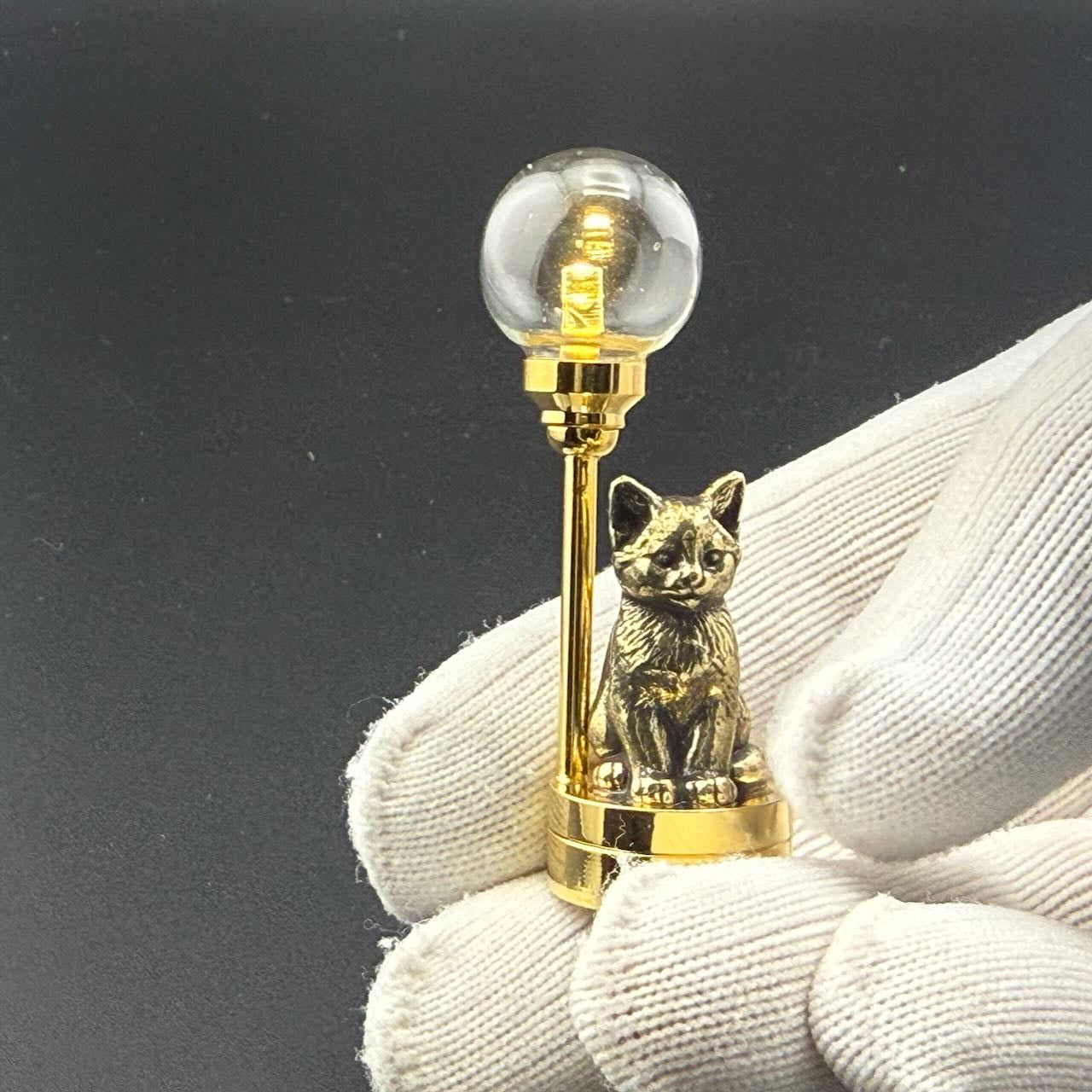 Miniatur-Berührungslose Bedienung mit Zauberstab 1:12 Tischlampe LED-Licht für Puppenhaus No-Touch No-Switch Stick Valentinstag Heiratsantrag