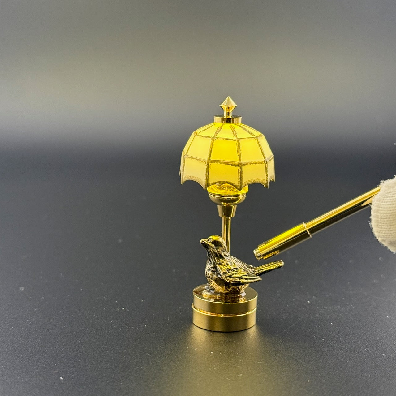 Miniature Touchless operation with Wand  1:12 table lamp LED light for Dollhouse No-touch No-Switch Stick BIRD