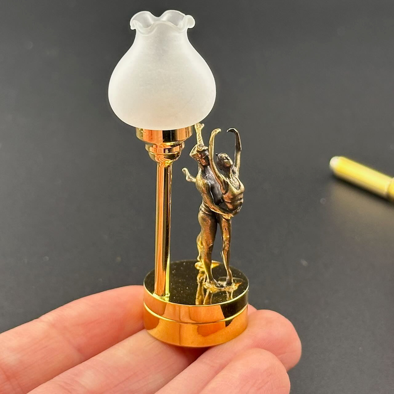 A couples’ ballet dance Miniature Touchless operation with Wand  1:12 table lamp LED for Dollhouse table light solid brass
