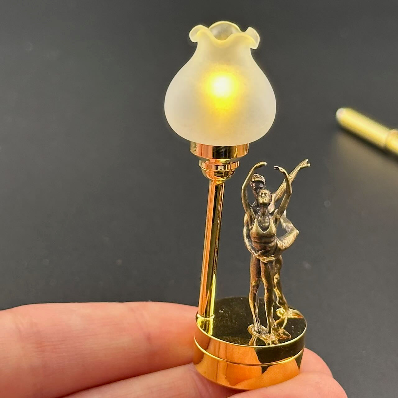 A couples’ ballet dance Miniature Touchless operation with Wand  1:12 table lamp LED for Dollhouse table light solid brass