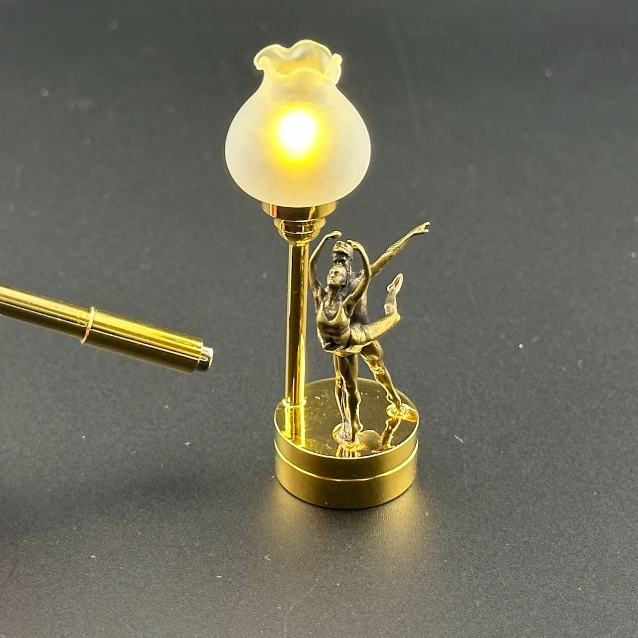 A couples’ ballet dance Miniature Touchless operation with Wand  1:12 table lamp LED for Dollhouse table light solid brass