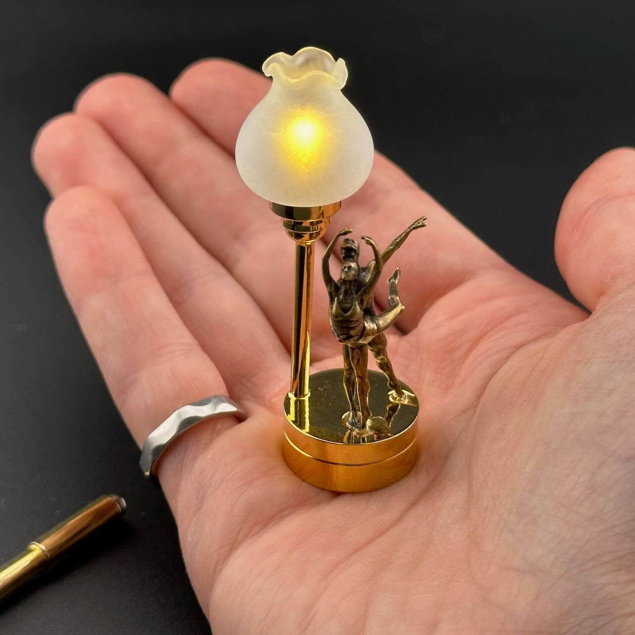 A couples’ ballet dance Miniature Touchless operation with Wand  1:12 table lamp LED for Dollhouse table light solid brass