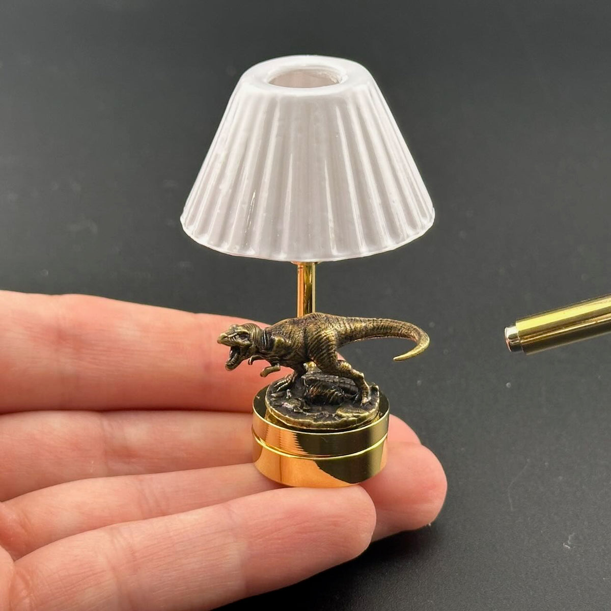 Lampe de table miniature sans contact avec baguette 1:12, lumière LED pour maison de poupée, sans contact, sans interrupteur, demande en mariage pour la Saint-Valentin
