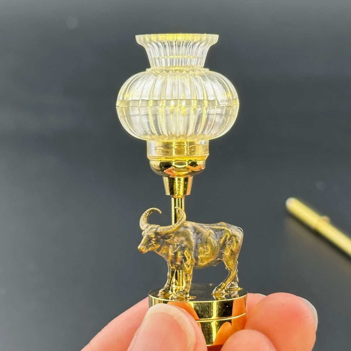 Lampe de table miniature sans contact avec baguette 1:12, lumière LED pour maison de poupée, sans contact, sans interrupteur, demande en mariage pour la Saint-Valentin