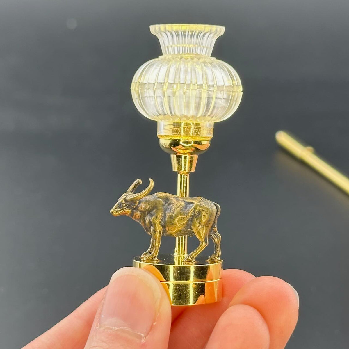 Lampe de table miniature sans contact avec baguette 1:12, lumière LED pour maison de poupée, sans contact, sans interrupteur, demande en mariage pour la Saint-Valentin