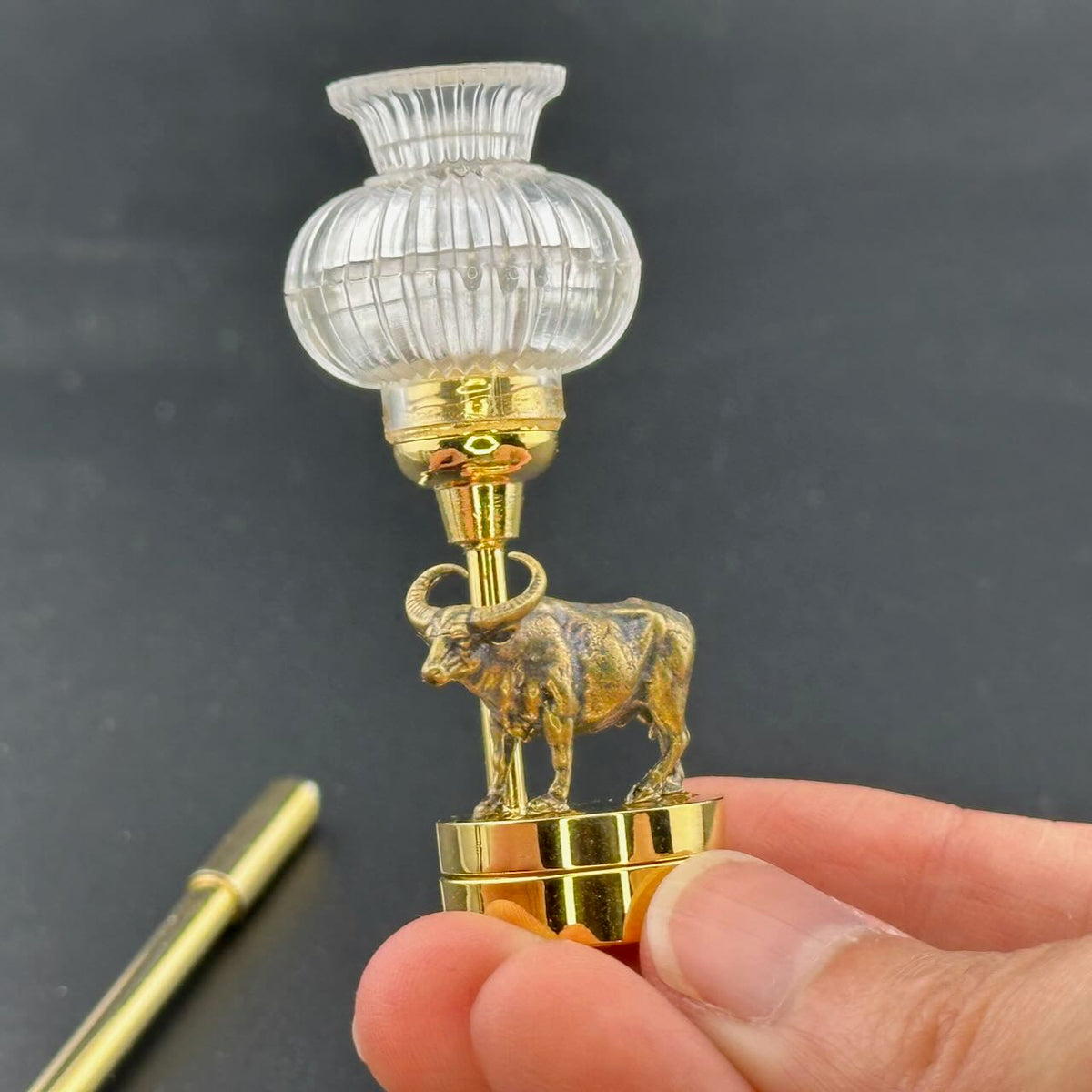 Lampe de table miniature sans contact avec baguette 1:12, lumière LED pour maison de poupée, sans contact, sans interrupteur, demande en mariage pour la Saint-Valentin