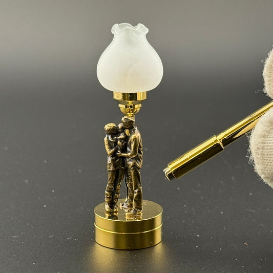 Family picture Miniature Touchless operation with Wand  1:12 romantic table lamp LED light for Dollhouse No-touch No-Switch Stick