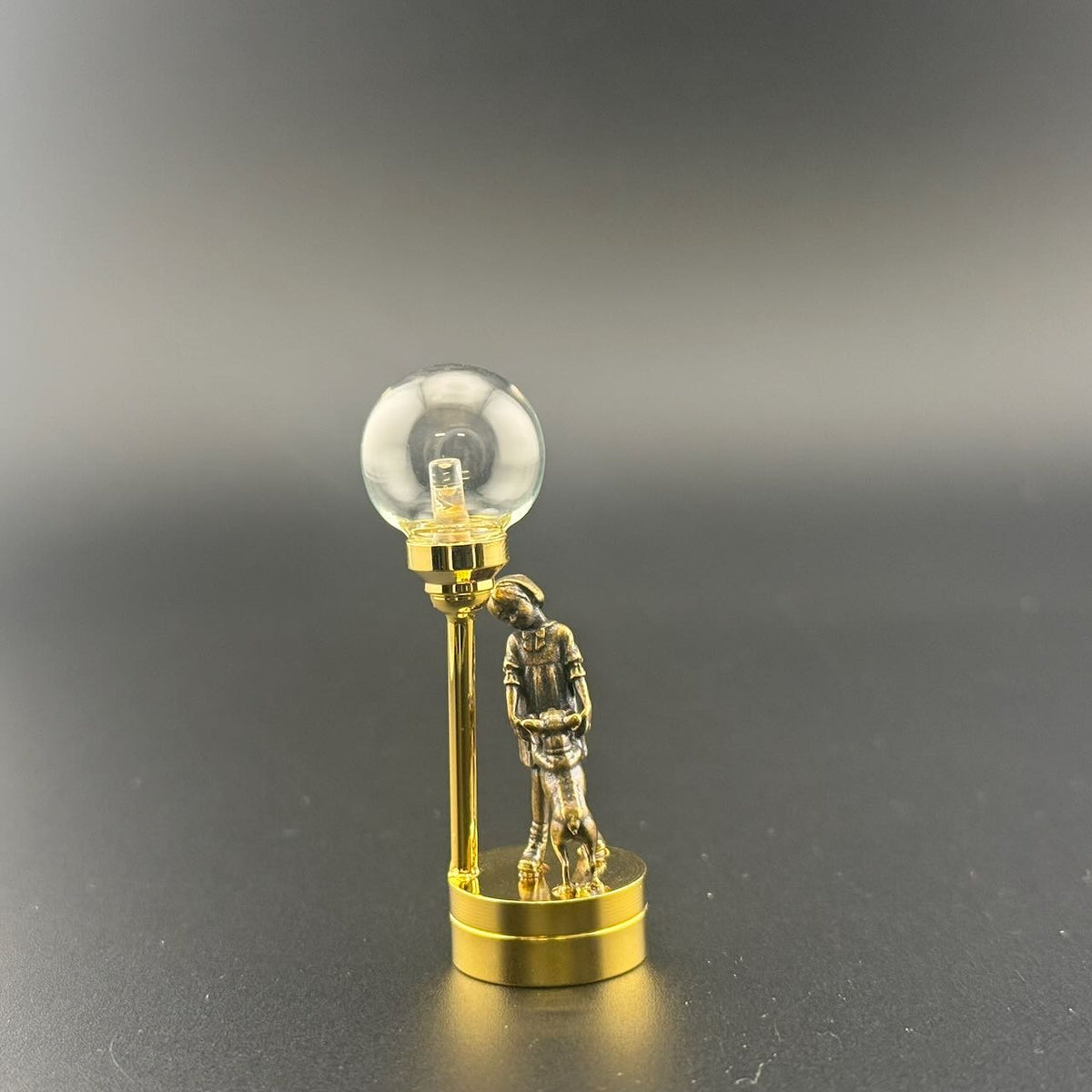 Miniatur-Berührungslose Bedienung mit Zauberstab 1:12 Tischlampe LED-Licht für Puppenhaus No-Touch No-Switch Stick Valentinstag Heiratsantrag