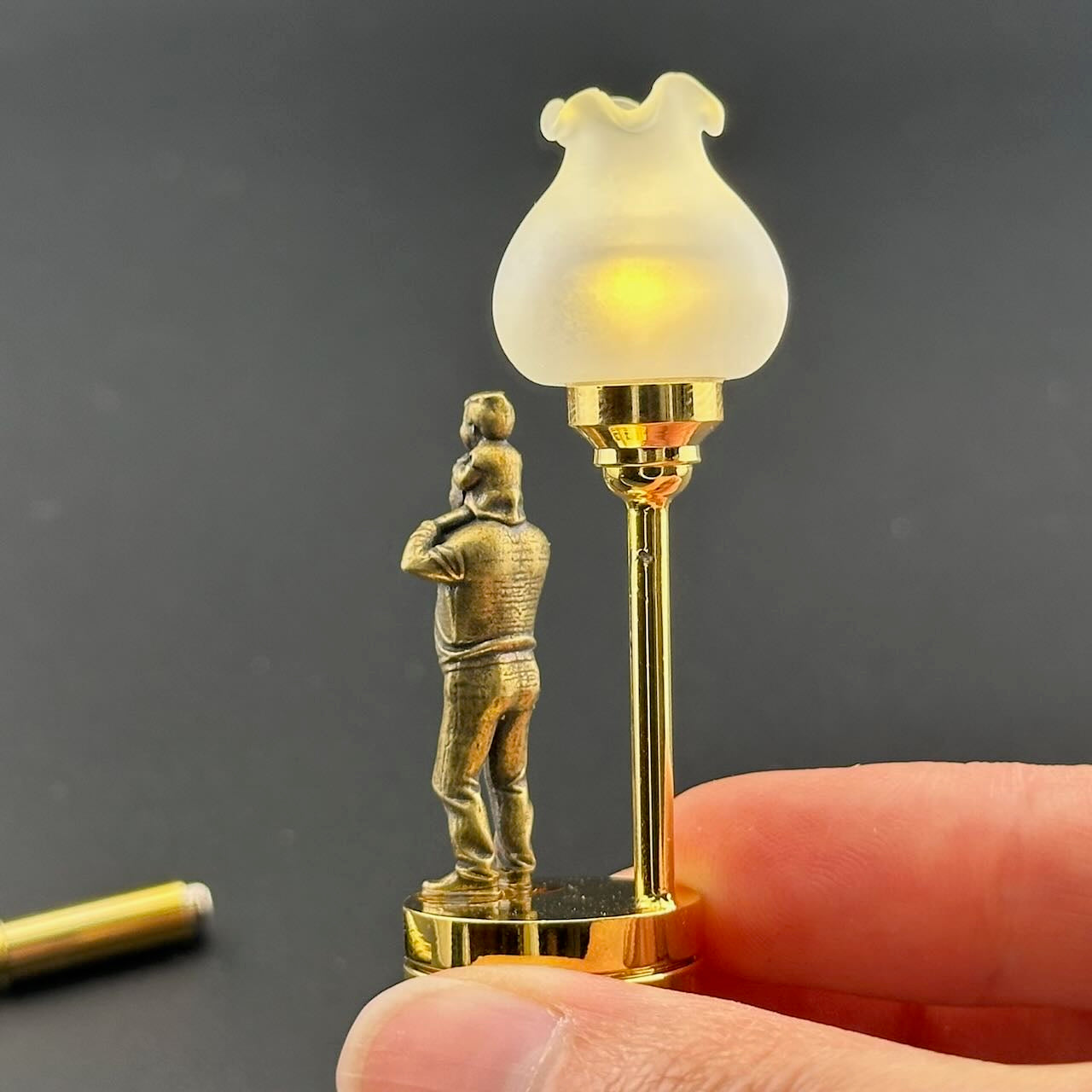 Lampe de table miniature sans contact avec baguette 1:12, lumière LED pour maison de poupée, sans contact, sans interrupteur, demande en mariage pour la Saint-Valentin